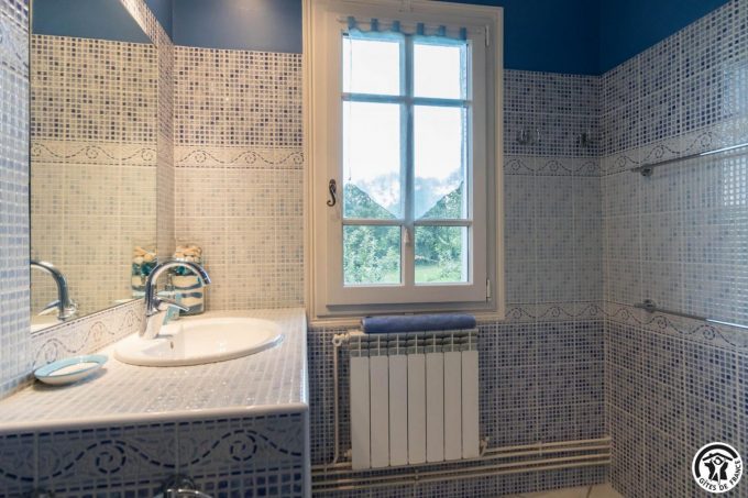 31G100773-dbbfec64d5384546aab527102e46b520