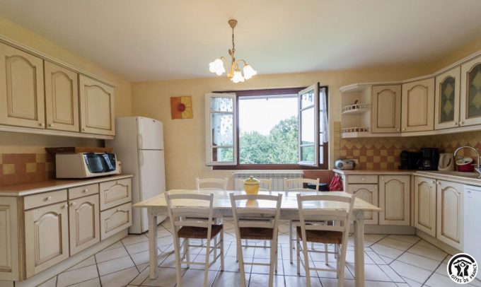 31G100773-e6eb11fafd3d4fe1a06a254dffd3496b