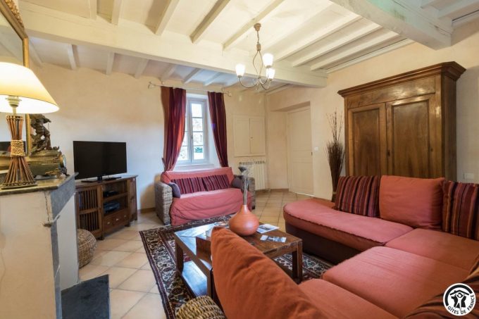 31G100773-f7fd04e971604065844f0c6e352c8c28