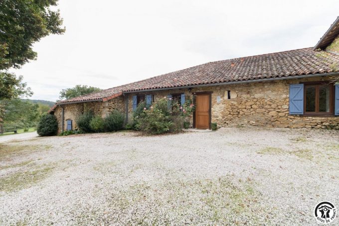 31G100978-2be34069feed4cb89c7d3c9dc97b1efe