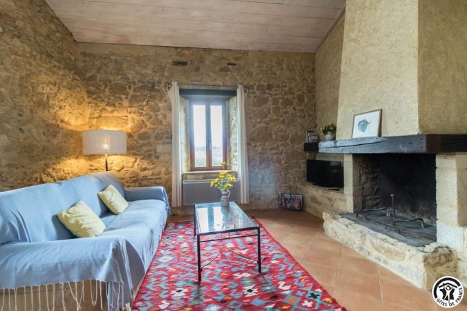 31G100978-38757cf8b3934df989c5721e7e27f7a8