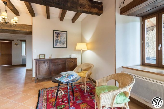 31G100978-63e31a02965141a39623b7c81e3093f7