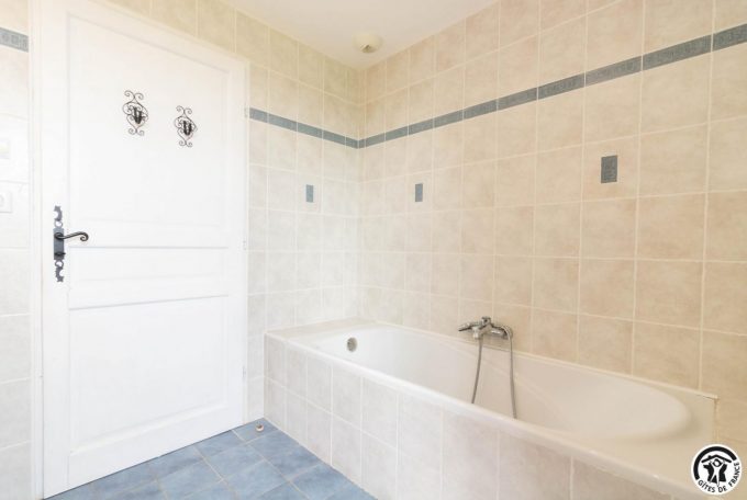 31G100978-8b80d1a931824414803d23093cdb63be