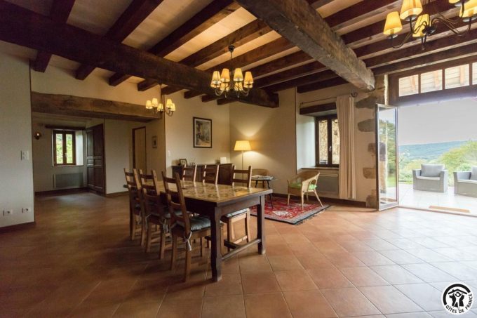 31G100978-a9f736f9dda542bf94684f0a9d69f206