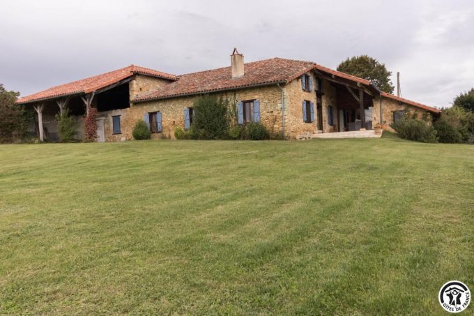 31G100978-aa2a83ff23e14de7a6584b8ee0ecc82c