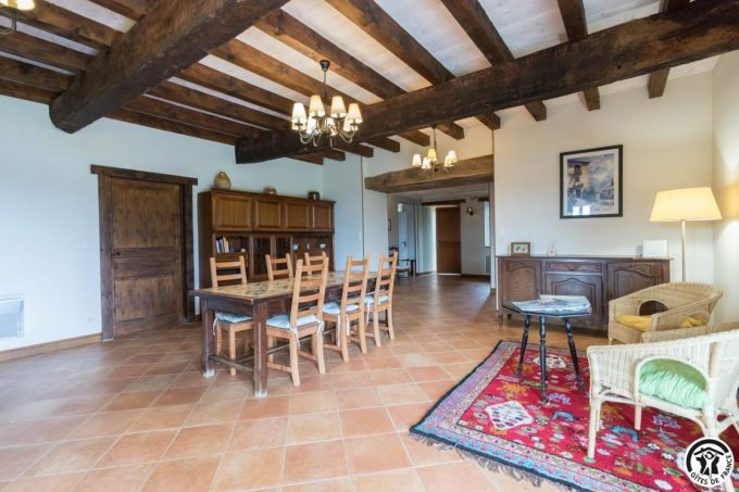 31G100978-af4a7f6779184480a2cb92e5c935ec26