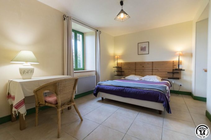 31G100978-b7d3e70229b84f8d81dacbd238908160