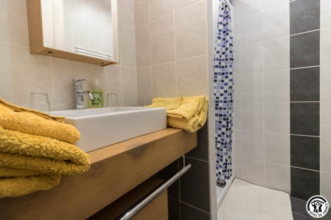 31G100978-ba4ab630c4e440feb93c8102027146bd