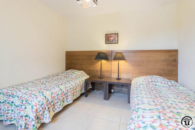 31G100978-c173f7d9ed034712a9c467bd45af3ebd