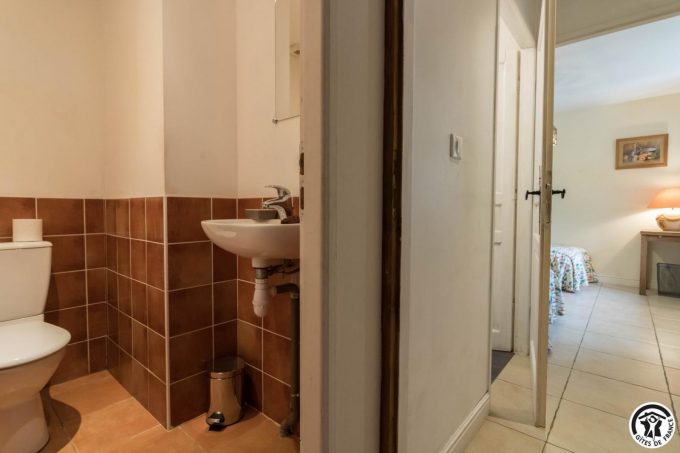 31G100978-e75da0fc50ab4e4d9981817a75da9451