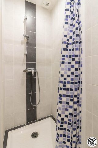 31G100978-f3e34d13444b4a02b2ff06873766cfec