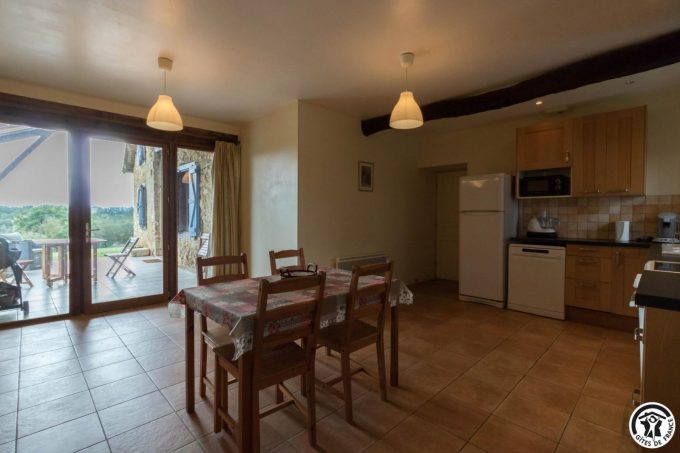 31G100978-fc7cbac911b34fafab953949cb410be2