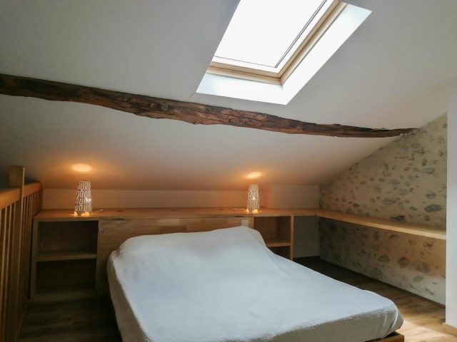 31G100985-751de2ddbb9846138741f0e5607cc394