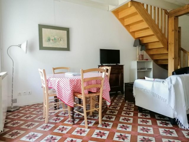 31G100985-7cbed27eaf434d649680f6070f941876