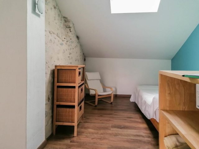 31G100985-dfac7d0e09d04f6c9e3159578ad8221f