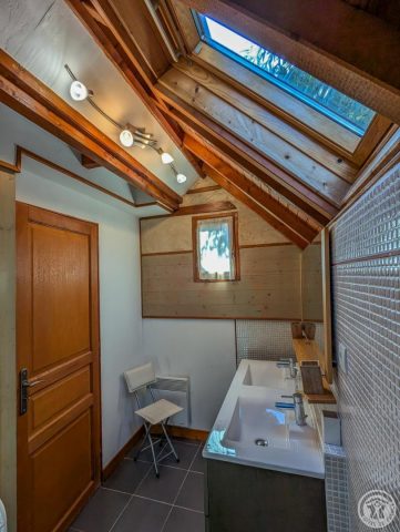 31G101017-d9f66ecb4d6d4add85cc60c9336fab94