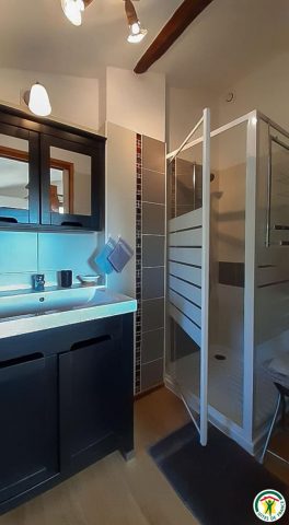 31G101092-6108ab136d704a1aadd3e778633773ff