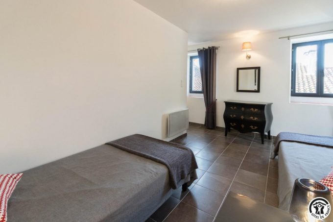 31G101100-974dd7baf4504bfa98cde86c23592dce