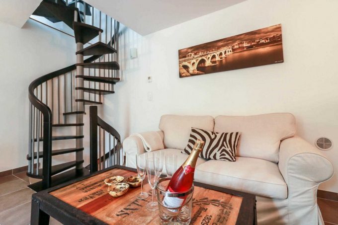 31G101100-f8055858699a48608f66819836448183