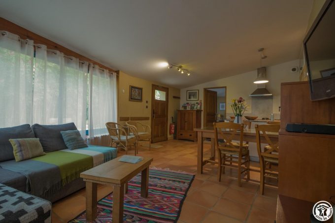 31G101102-6ca4518bef394f188fef7a1f41fd1a40