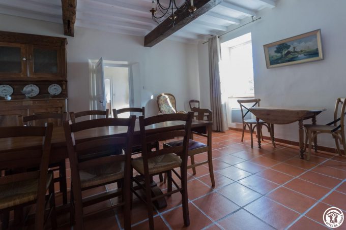 31G101170-933232b34fd94da6b795d80687754fa8