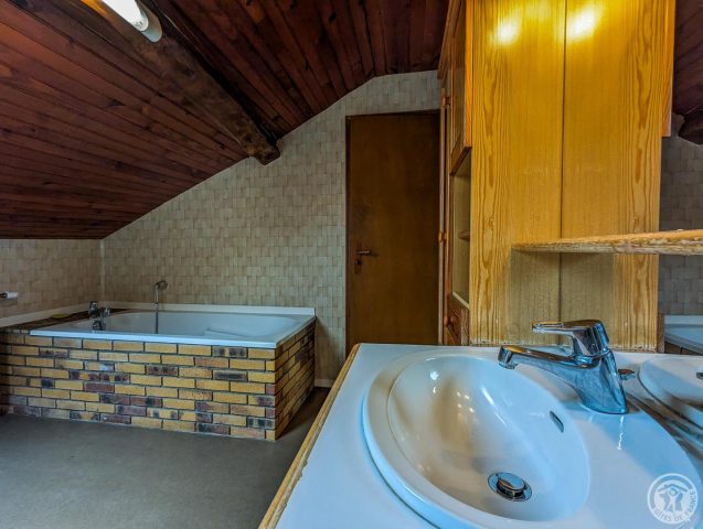 31G101249-6776c2ea43f44d1e89b57d34482c9bc9