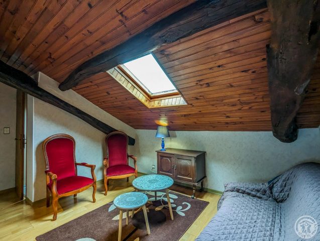 31G101249-7f886695c8194ea79acef4696c8cac09