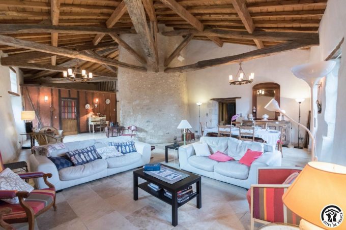 31G101393-3ffaa259bcc34ba9a208c39300f6e444