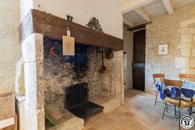 31G101393-8c1483487ce64df5a7c9a54fb834a876