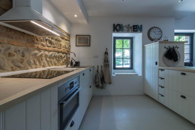 31G101423-4fccbc86d329407dba39887636f06c1e