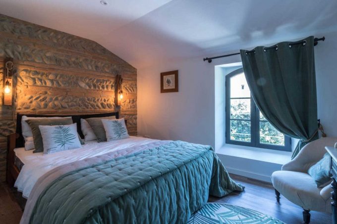 31G101423-c3943a024a1148b398d86809f1353057