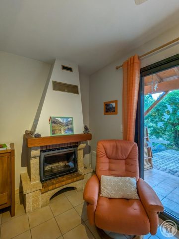 31G101494-09366f8095694fe5bebda8c656711e7c