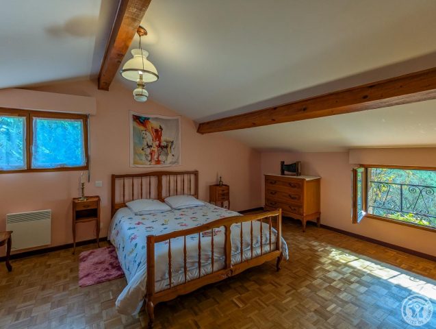 31G101494-189c36de21944319bf9ea7535e5ad604