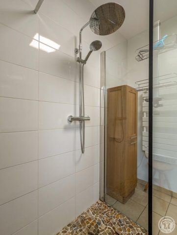 31G101494-21642ddd449b466b8a0877c00b6e3670