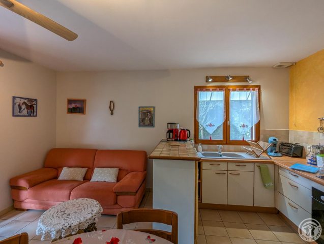 31G101494-c5debec400f745fcbc7122c5668e999b