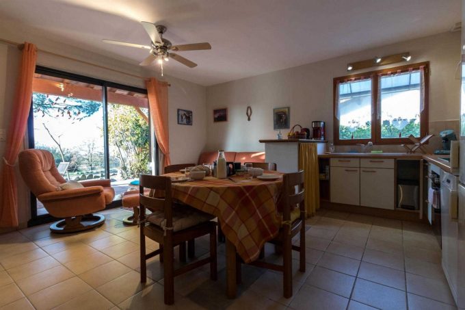 31G101494-ce9f8c3928da4106870c69455841b2ef