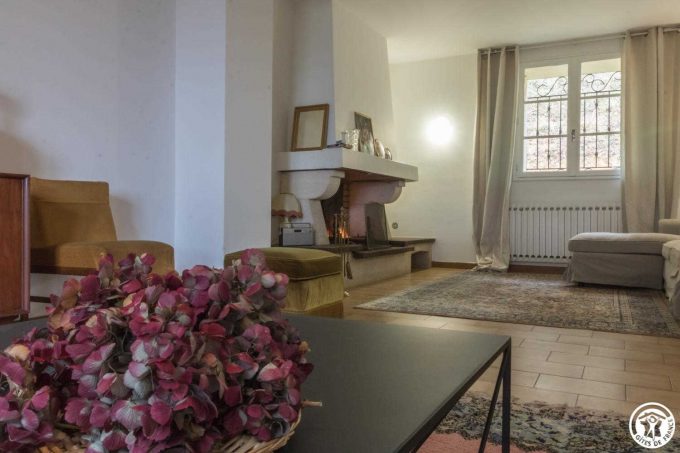 31G101543-72436c8bbc934c2b8d8939949719f409