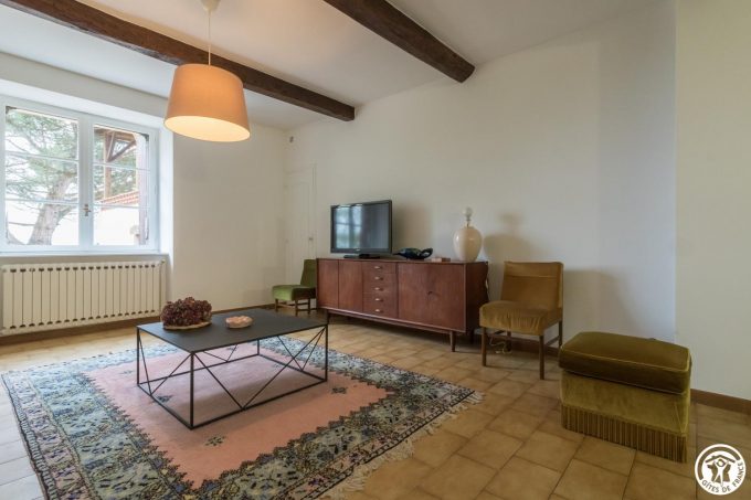 31G101543-c1dac966ee9145d39db33df573b46d6e