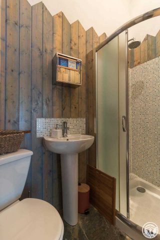 31G101586-97797642a9eb44168283977d67ec379b