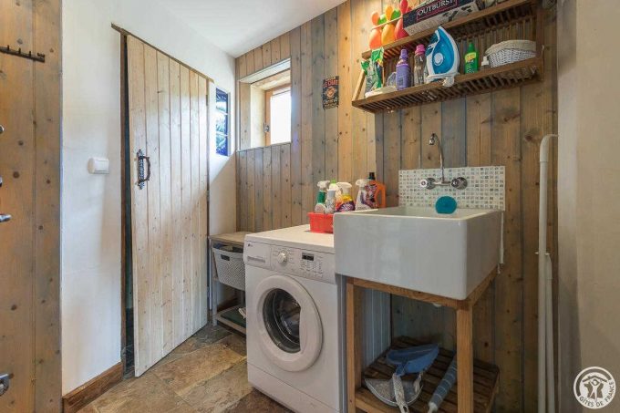 31G101586-e3f23ab8f10343df8b5651ab5efd4b40