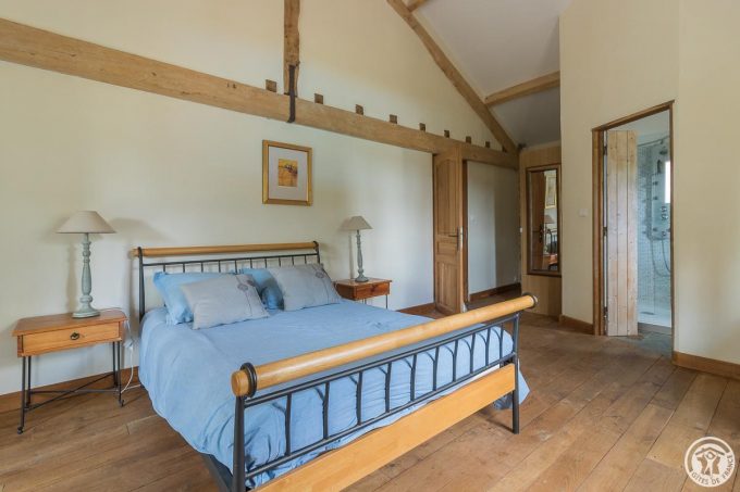 31G101586-eb39c817754f48e6954107e725f103fc