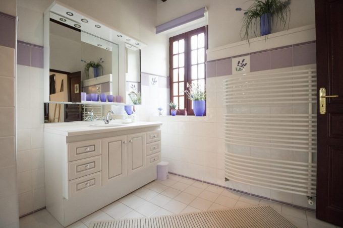 31G101688-54ce9a5ecf1246b38ea573550056453a