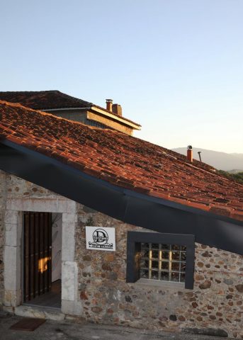 31G101696-523f8b977e104449a1264757ba15e7fb