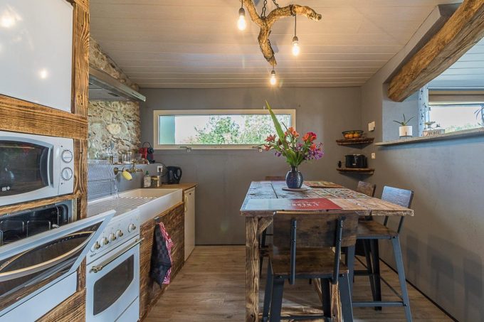 31G101696-7d0e498e95954df68331ce3c8f460def