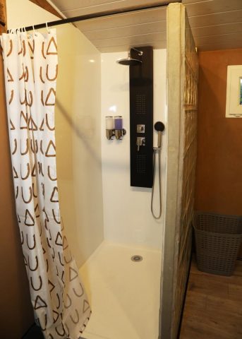 31G101696-fde1b63bfbef491c8e65244726a0c814