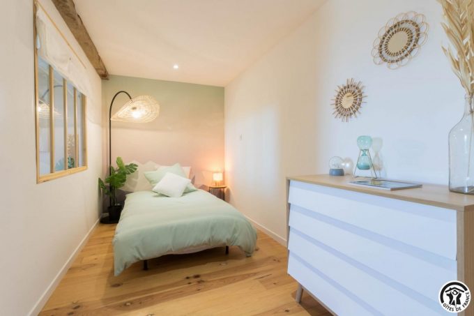 31G101704-2cd591ce63204840bd53bc2a221c413b