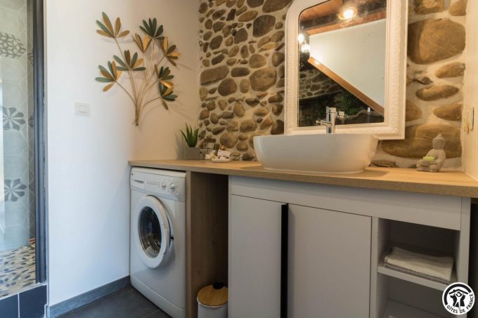 31G101704-d7dceb2e78974b7ba14a9971a99528c2