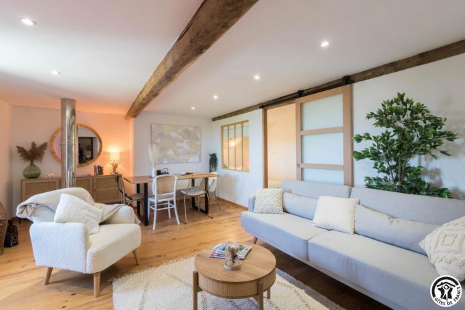 31G101704-e39e4e6490394225b0a2334aad6093a1