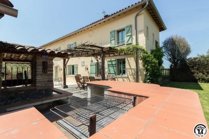 31G101706-1405b103a7814572a911257d747abbc3