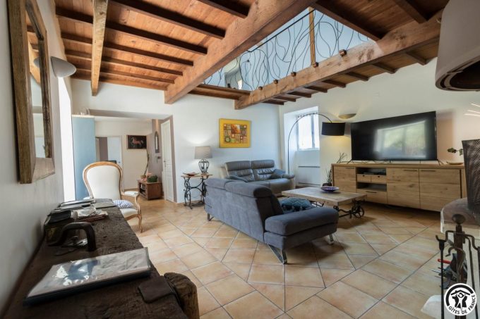 31G101706-3b8c1e95a2094b8487534a4ab6844534